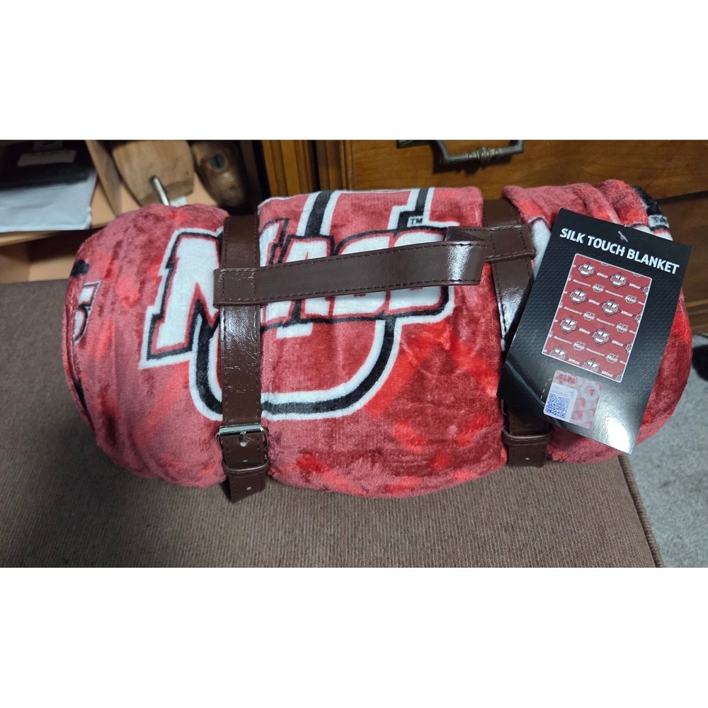 UMass Minutemen Silk Touch Blanket 60x90 The Northwest Group Maroon White NEW